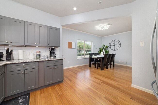 Building Photo - 5119 Avenue O 1/2
