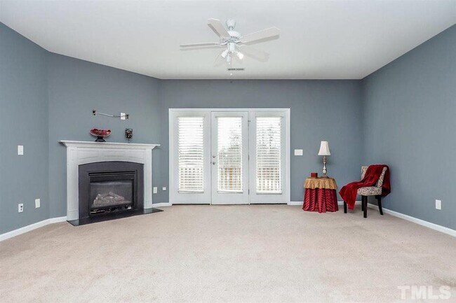 Building Photo - 868 Queen City Cres