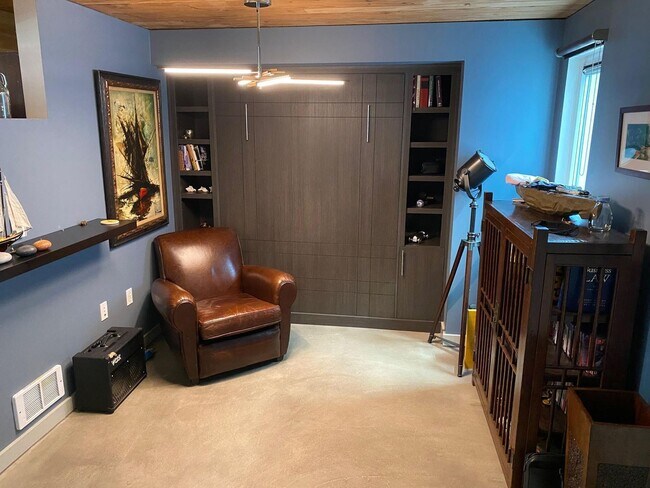 Building Photo - Veer Lofts Condominiums -  South Lake Union