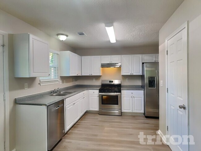 Building Photo - 2121 Serenity Dr NW