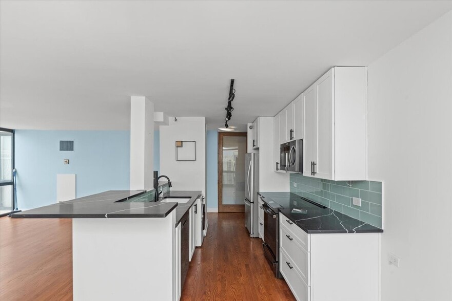 Building Photo - 1122 N Clark St