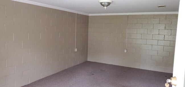 Building Photo - McCray A