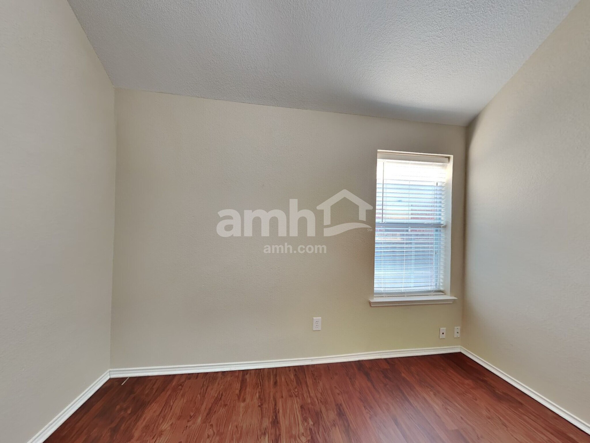 Building Photo - 9812 Sparrow Hawk Ln
