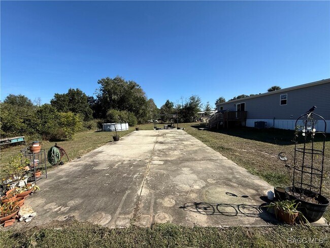 Building Photo - 5469 W Grovepark Rd