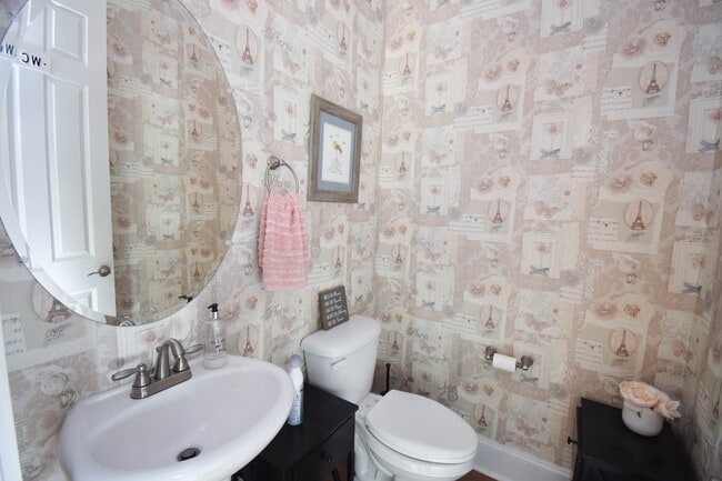 Building Photo - 846 Rosa Cir