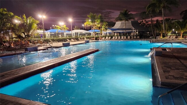 Building Photo - 308 Markham N