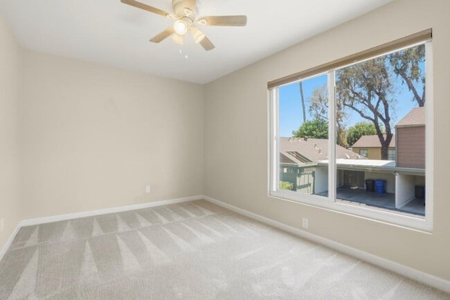 Building Photo - 8879 Hillery Dr