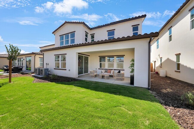 Building Photo - 2147 West Cardinal Avenue