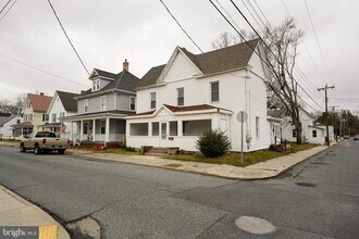 Building Photo - 417 Walnut St