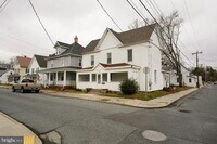 Building Photo - 417 Walnut St