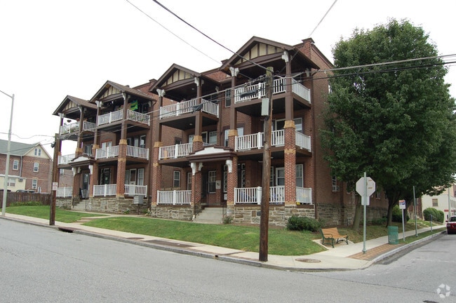 Primary Photo - Athens Court