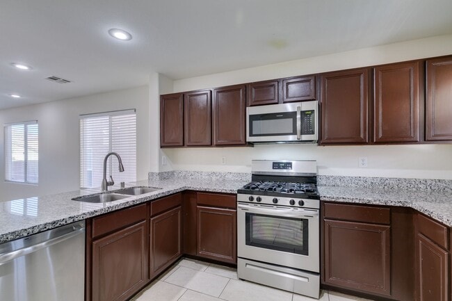 Building Photo - SOUTH WEST 3 BEDROOM UPDATED HOME WITH BALCONY