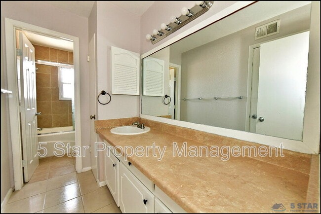 Building Photo - 1916 Lee Elder Dr