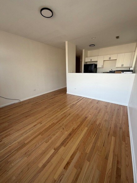 Building Photo - 753 S Kedzie Ave