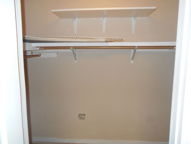 Building Photo - 3 bedroom, 2 bath condo in Carolina Willows