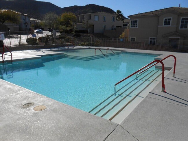 Building Photo - Spacious Home 2 Story Home in Black Mountain