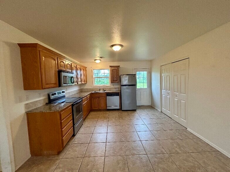 Building Photo - 63020 E 285 Ct