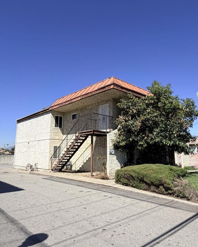 Building Photo - 8026 Juniper Ave