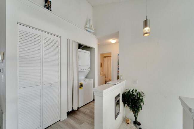 Building Photo - 840 Audubon Dr