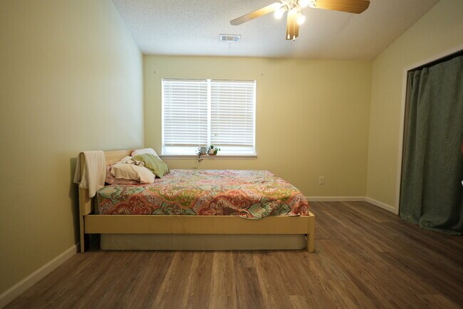 Building Photo - A charming house w/ 2 beds and 2 bath