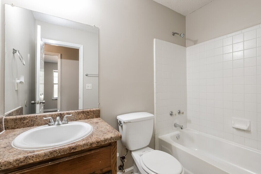 Building Photo - 3230 Pearce Ct