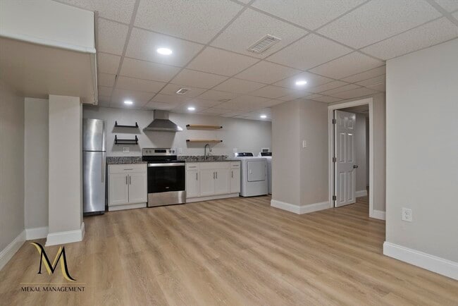 Building Photo - 78 Elm St