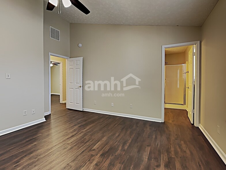 Building Photo - 4803 Oakton Way
