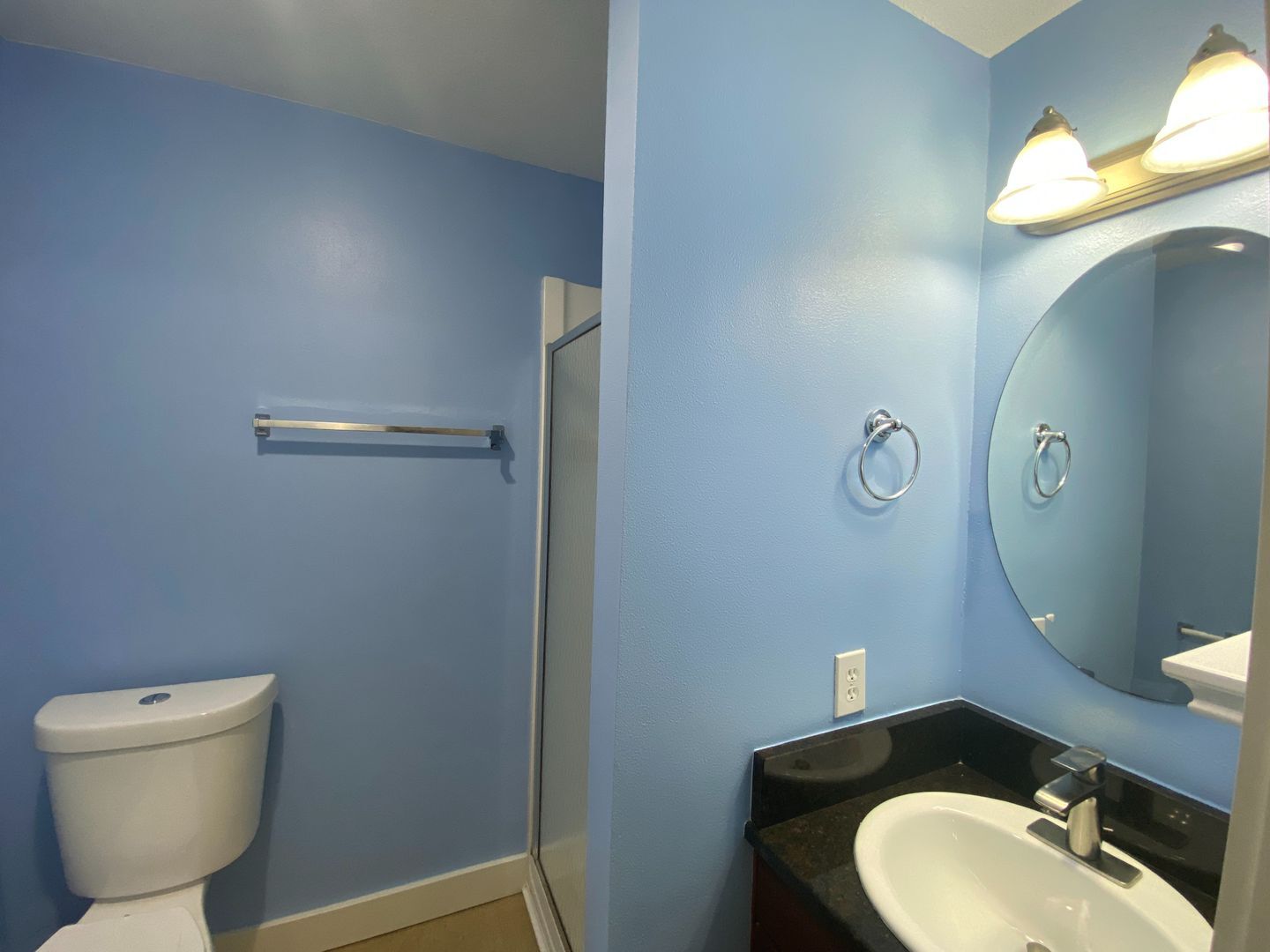 Building Photo - Fantastic location for this spacious 2 level townhouse