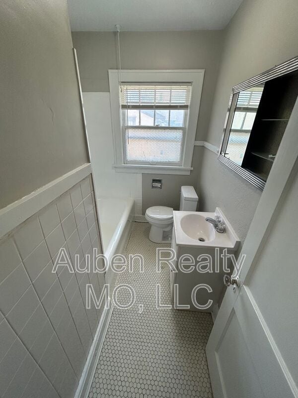 Building Photo - 5426 Harrison St
