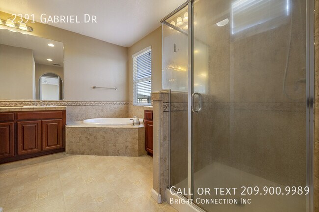 Building Photo - 2391 Gabriel Dr