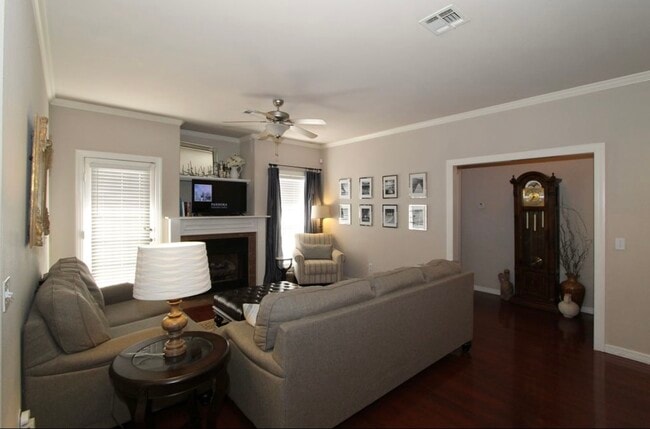 Building Photo - 11220 S Cedar St