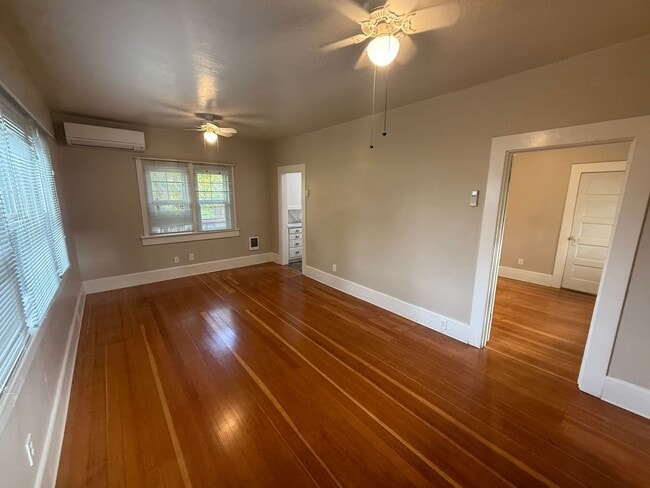 Building Photo - Charming 1BR/1BA House