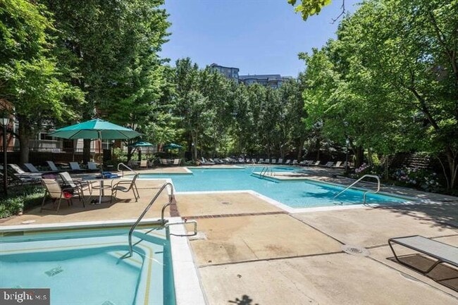 Building Photo - 1504 Lincoln Way