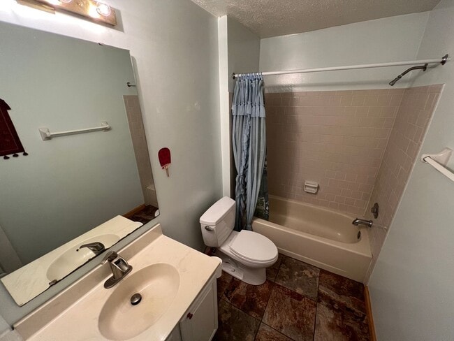 Building Photo - ***Coming Soon*** Spectacular 3 Bed 3.5 Bath Brick Home in Scenic Riverview Estates