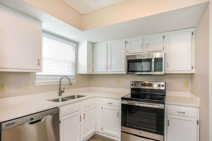 Building Photo - 1417 Green Spring Way