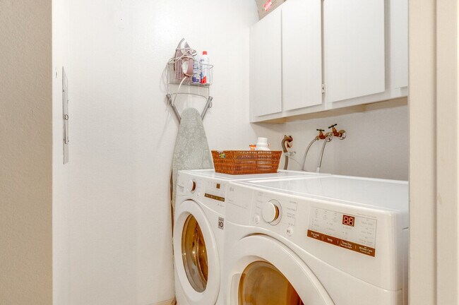 Building Photo - 440 Bernice Ln