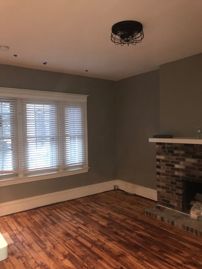 Building Photo - 825 S Braddock Ave