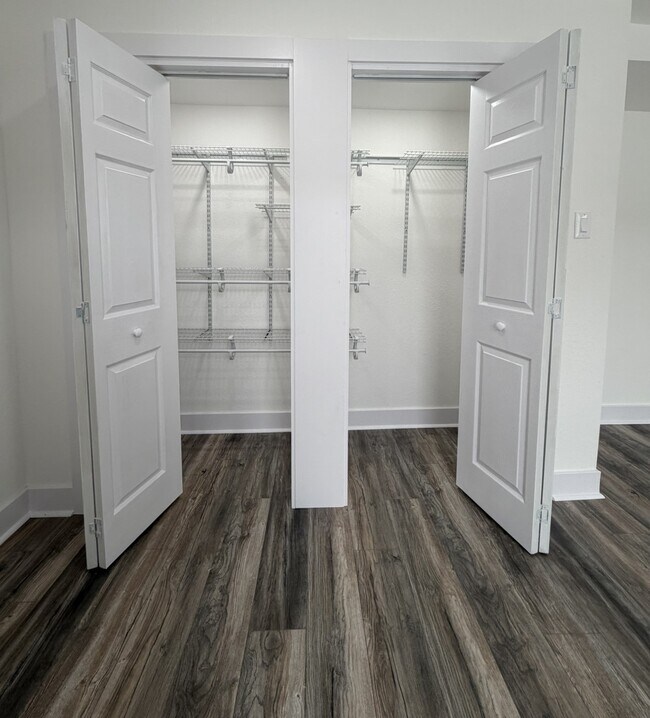 Building Photo - 705 Stanford St