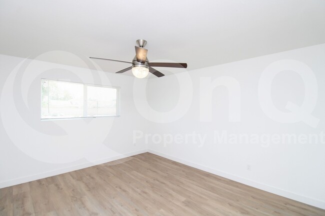 Building Photo - 10312 E Cactus Rd