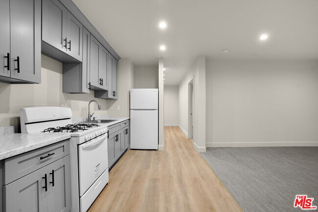 Building Photo - 373 Loftyhill Dr