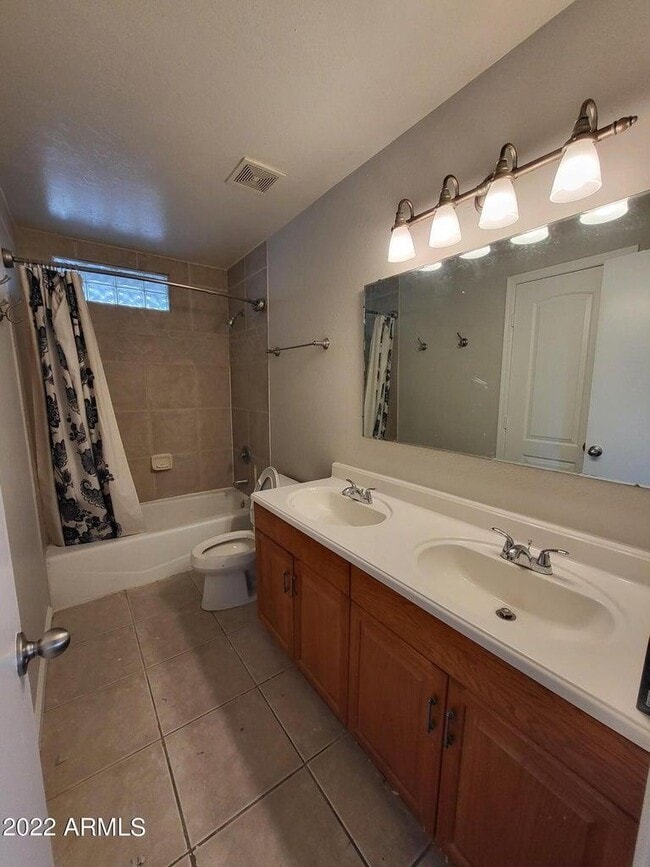 Building Photo - 3719 S Elm St