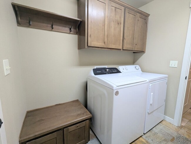 Building Photo - Gorgeous 3x2 townhouse, single-car garage, and two gas fireplaces