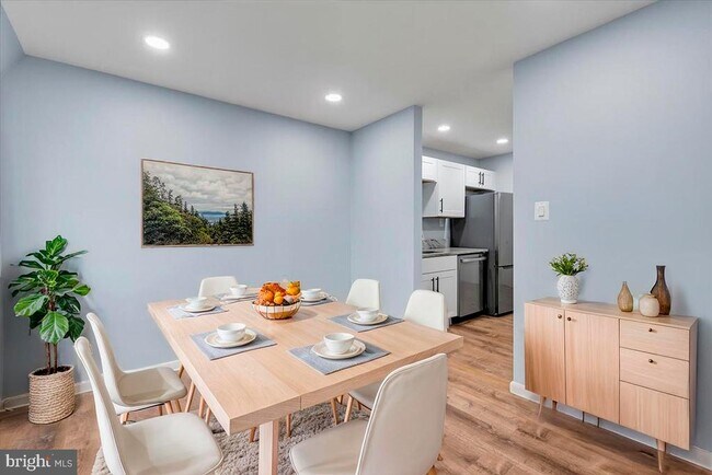 Building Photo - 4520 King St