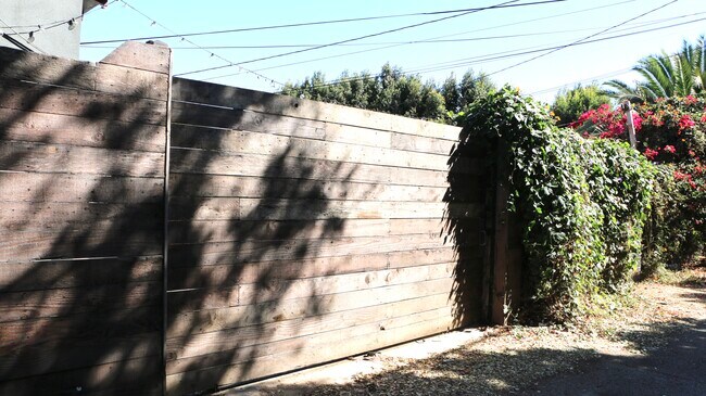 Building Photo - 556 Indiana Ave