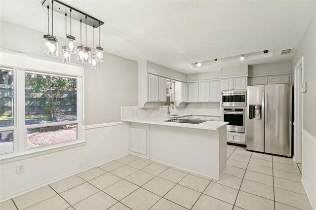 Building Photo - 3012 Pin Oak Ln