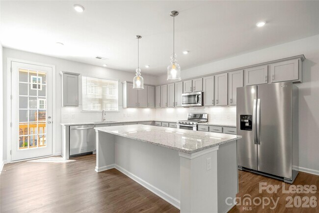 Building Photo - 7113 Brookview Ln