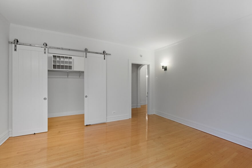 Building Photo - 1507 Dobson St