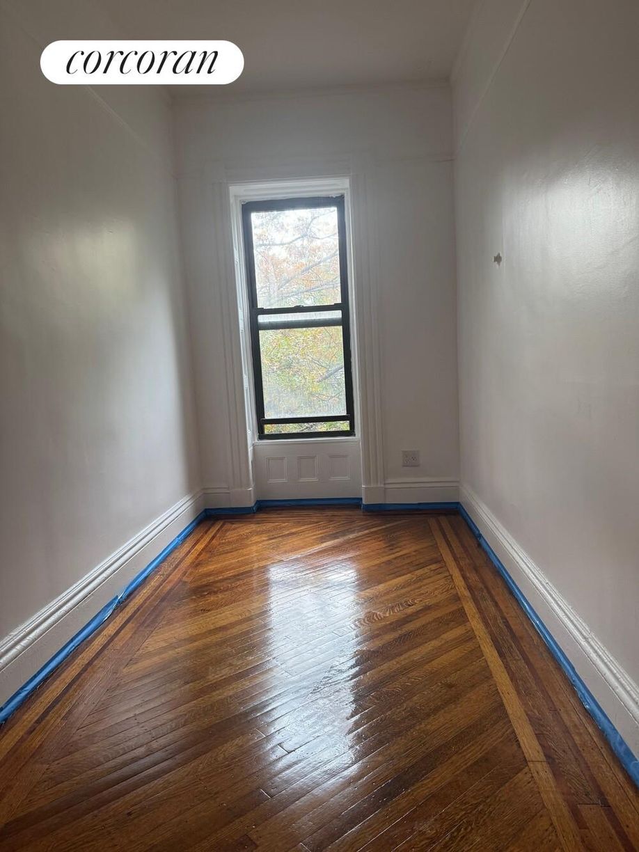 Building Photo - 49 Monroe St