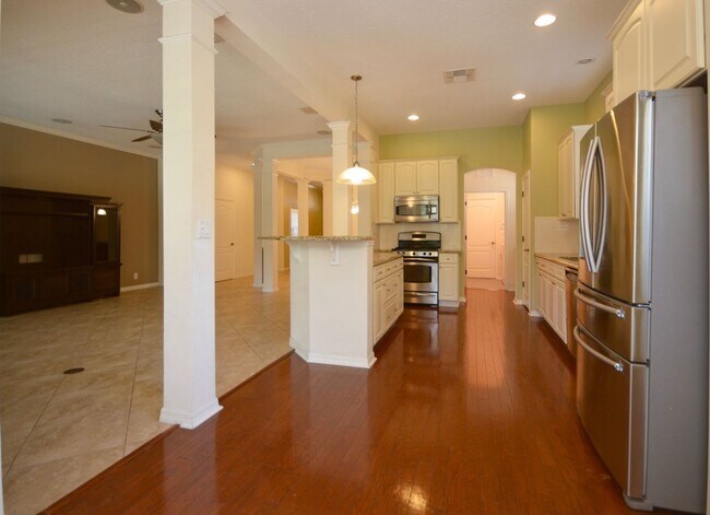 Building Photo - 610 Victoria Hills Dr