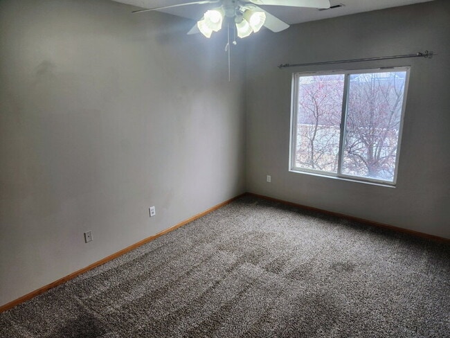 Building Photo - 1320 SE Florence Dr